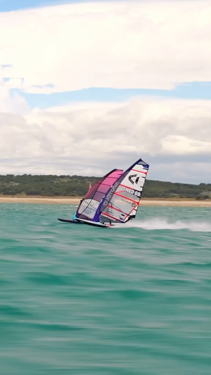 10km speed strip. Tag a friend, who you want to race 😎 🎥 @lars_wichmann01 @defiwind @neilpryde_wind @jp_australia_com 